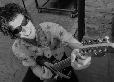 PEDRO PASTORIZ: TESÃO, EXPLOSÕES, BIKINIS, PORRADA, DRAMAS PESSOAIS E RISADINHAS