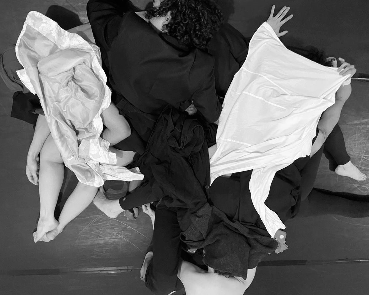 COLETIVO CORPOS FALANTES: VOZES DE UM TÚMULO